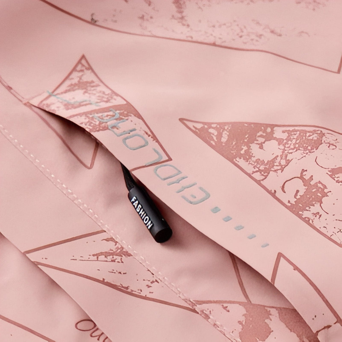 Veste imperméable randonnée à capuche motif montagne | Esprit Baroudeur